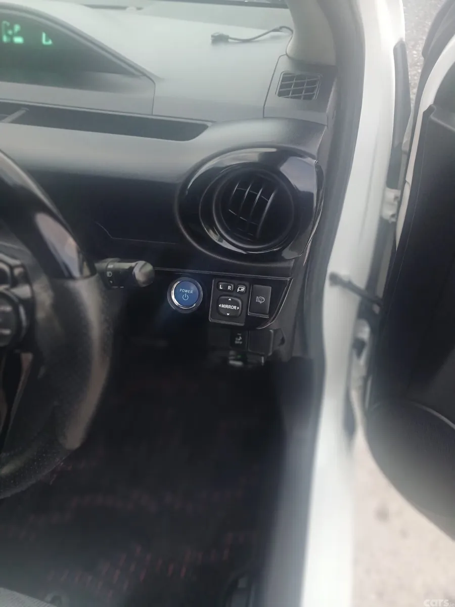 Toyota Aqua Hatchback, Petrol Hybrid, 2013, White