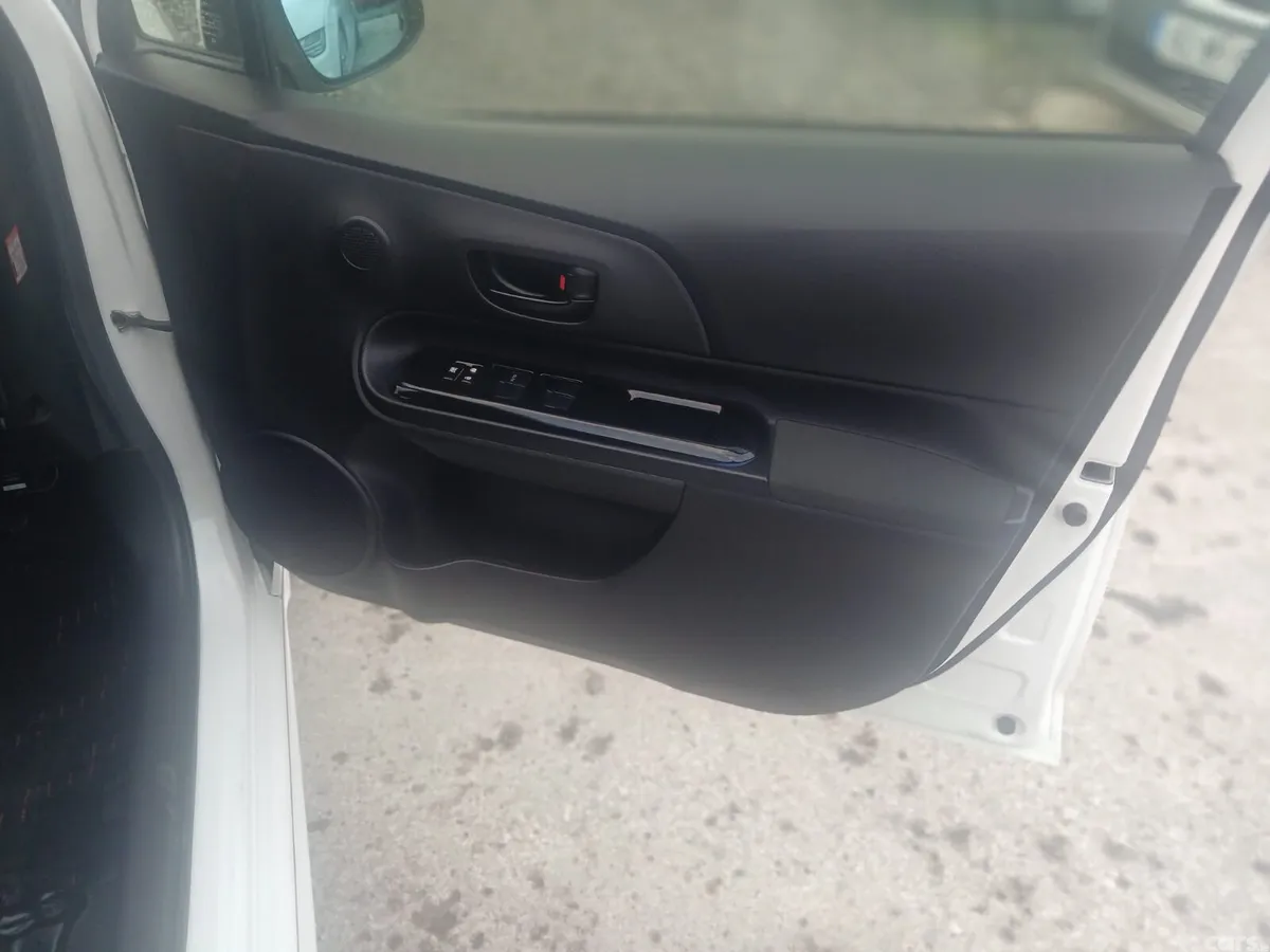 Toyota Aqua Hatchback, Petrol Hybrid, 2013, White