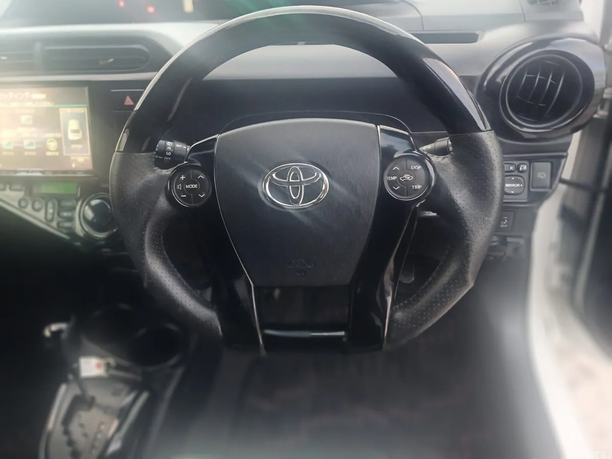 Toyota Aqua Hatchback, Petrol Hybrid, 2013, White