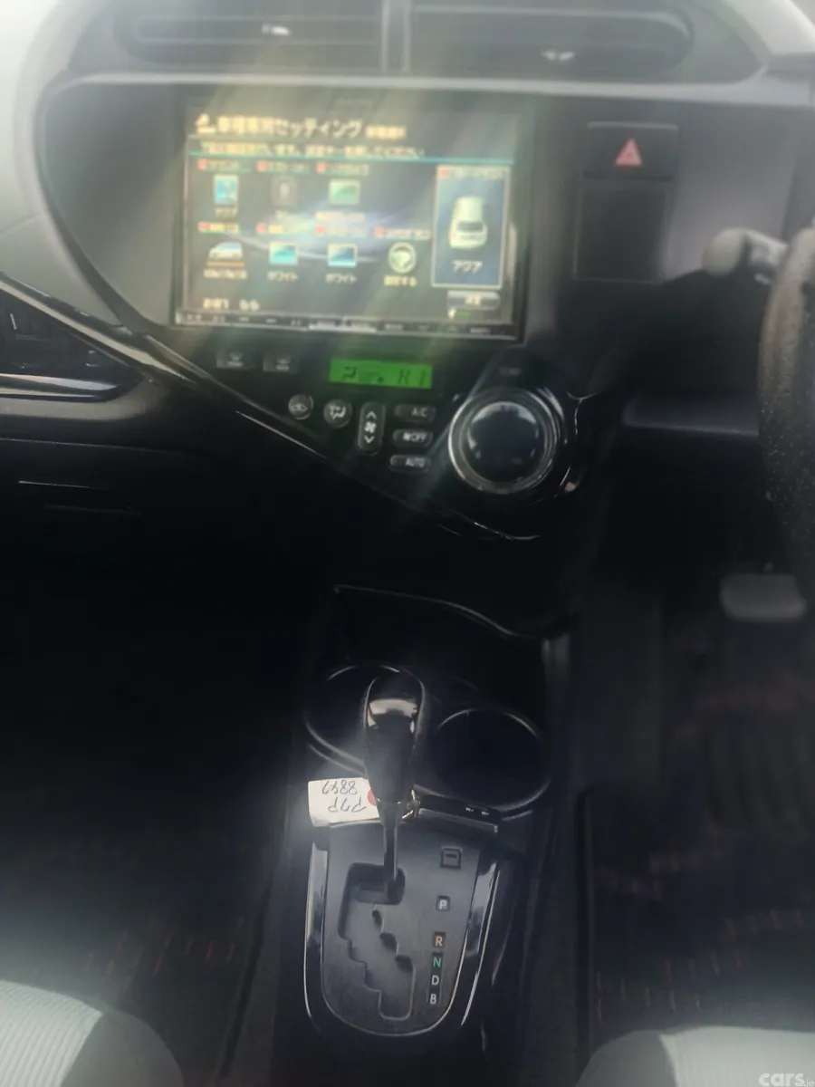 Toyota Aqua Hatchback, Petrol Hybrid, 2013, White