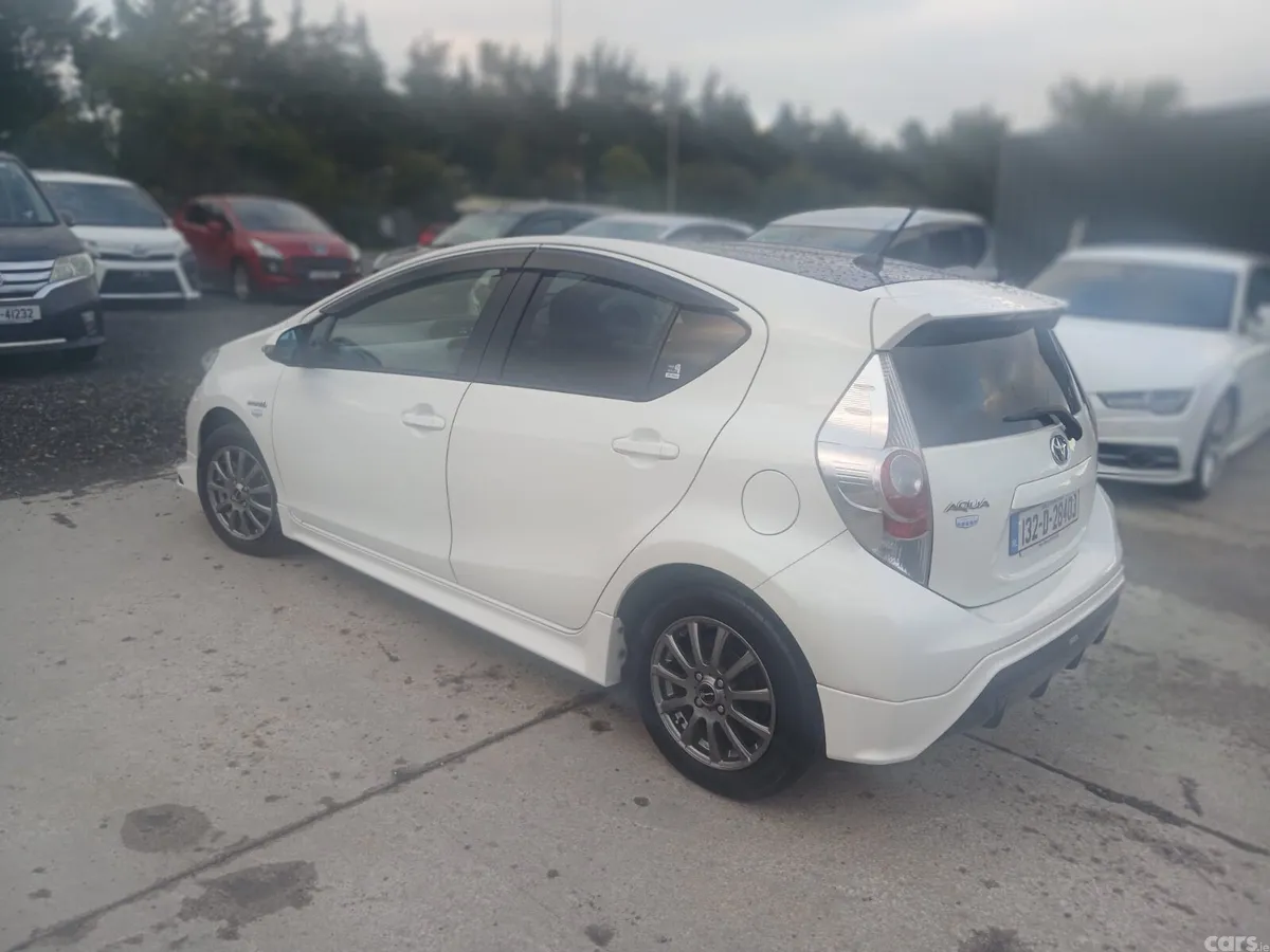 Toyota Aqua Hatchback, Petrol Hybrid, 2013, White