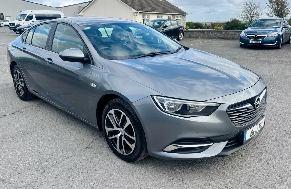 Opel Insignia Hatchback, Diesel, 2019, Grey