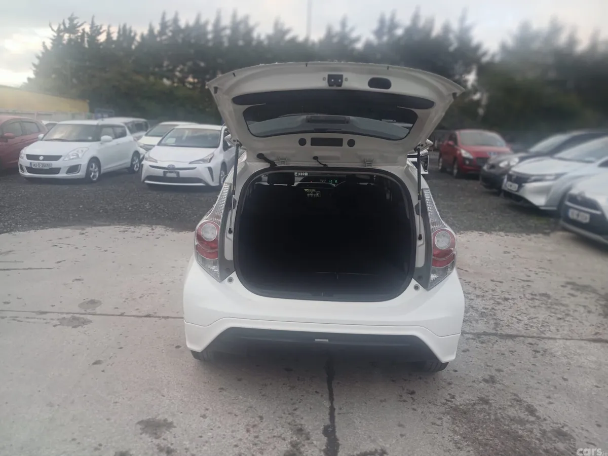 Toyota Aqua Hatchback, Petrol Hybrid, 2013, White