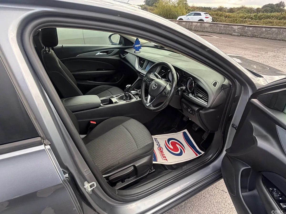 Opel Insignia Hatchback, Diesel, 2019, Grey