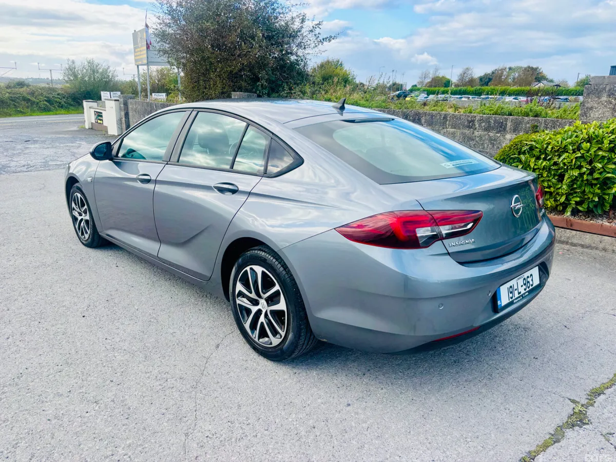 Opel Insignia Hatchback, Diesel, 2019, Grey