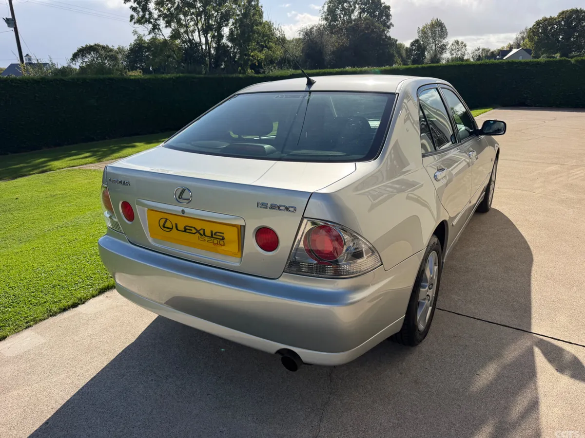 Lexus IS Saloon, Petrol, 2002, Silver