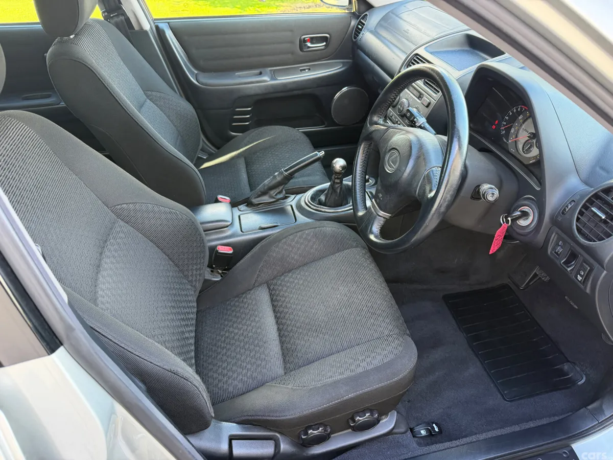 Lexus IS Saloon, Petrol, 2002, Silver