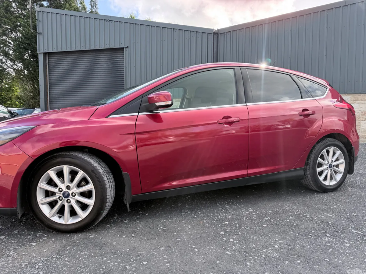 Ford Focus Hatchback, Diesel, 2017, Red