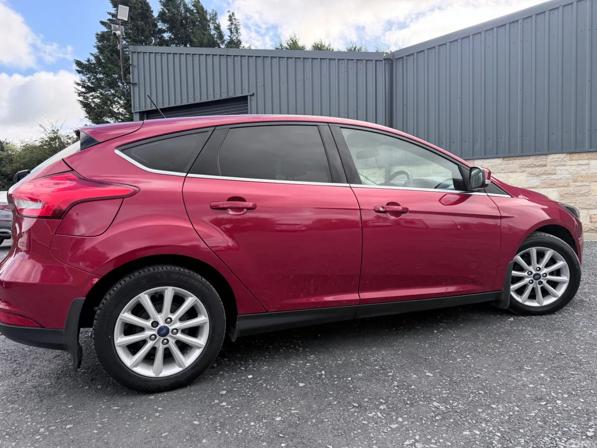 Ford Focus Hatchback, Diesel, 2017, Red