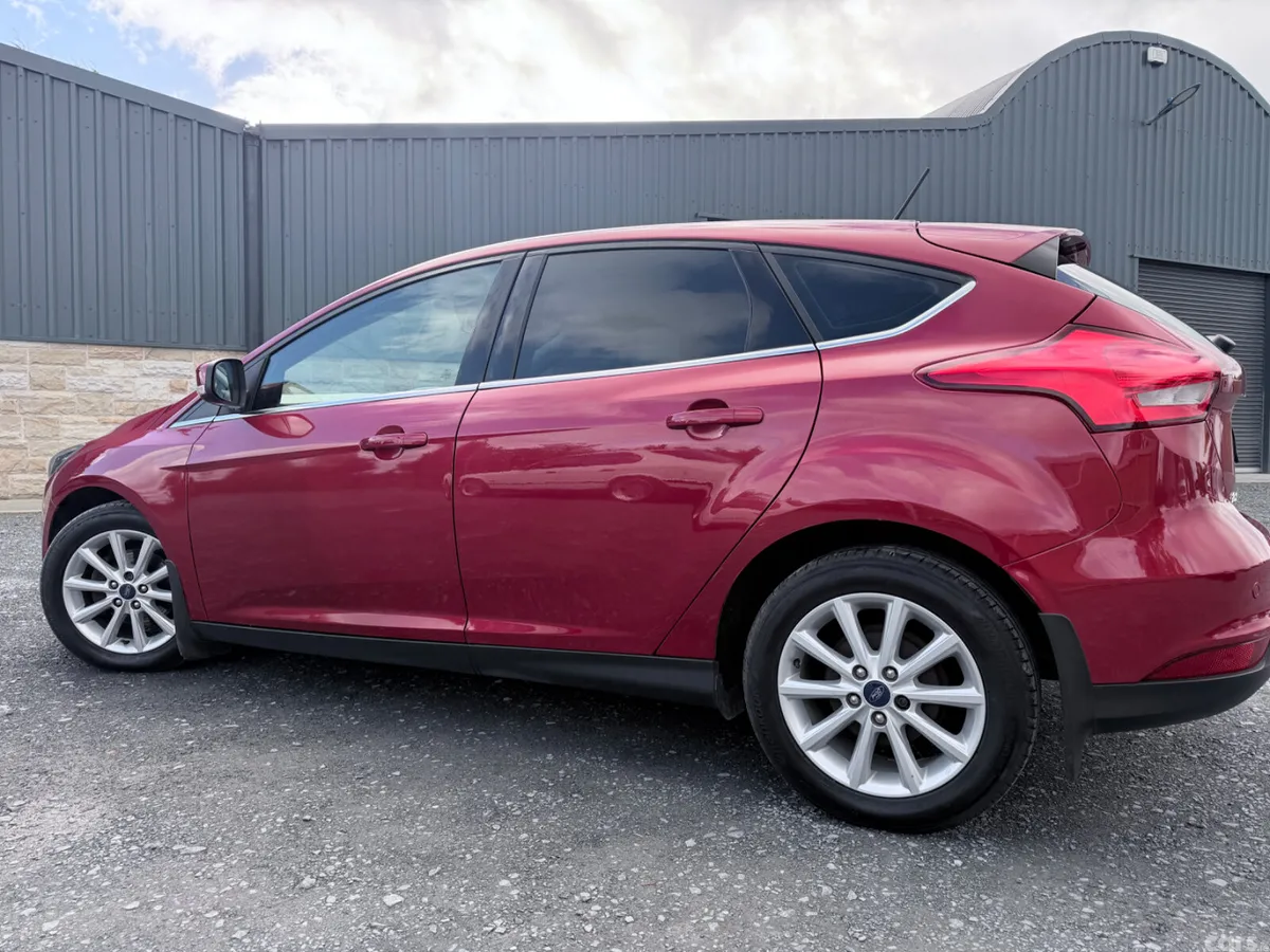 Ford Focus Hatchback, Diesel, 2017, Red