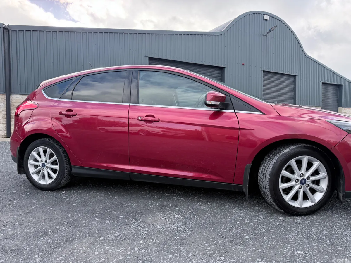 Ford Focus Hatchback, Diesel, 2017, Red