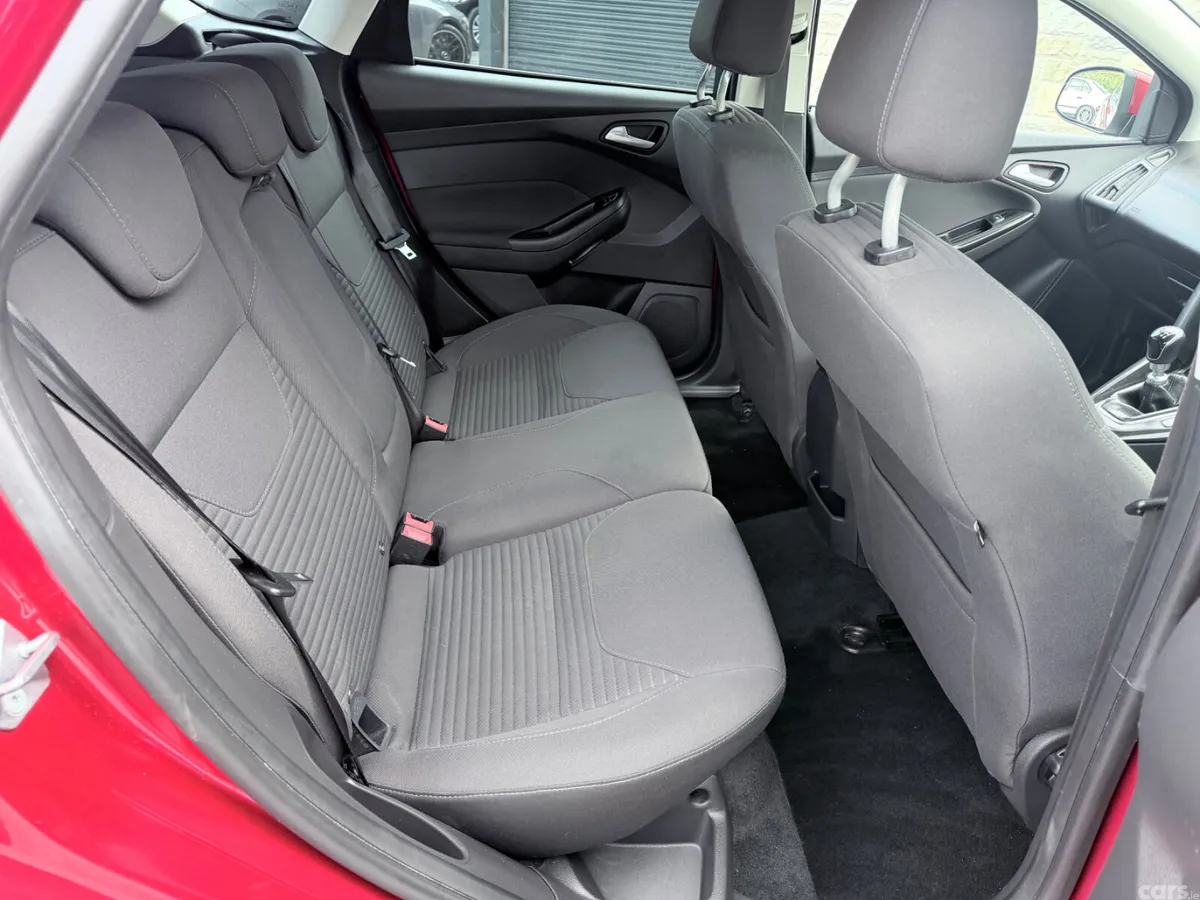 Ford Focus Hatchback, Diesel, 2017, Red
