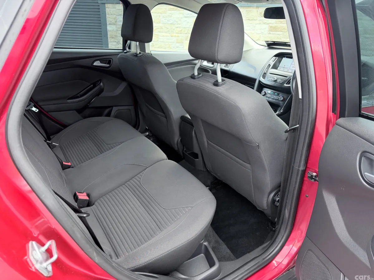 Ford Focus Hatchback, Diesel, 2017, Red