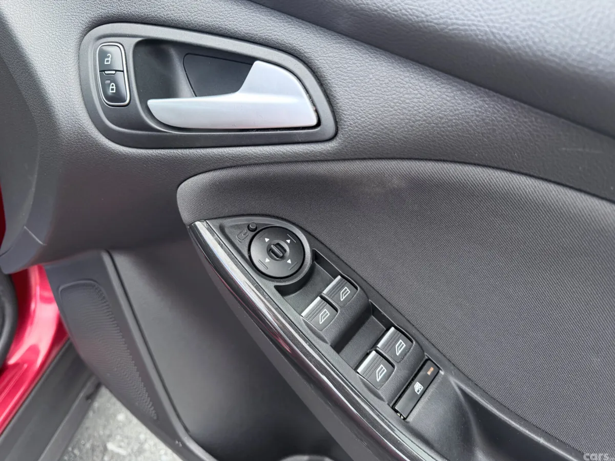 Ford Focus Hatchback, Diesel, 2017, Red