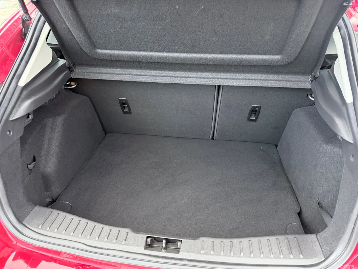 Ford Focus Hatchback, Diesel, 2017, Red