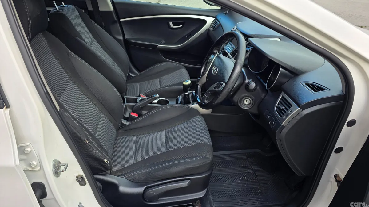 Hyundai i30 Hatchback, Petrol, 2013, White