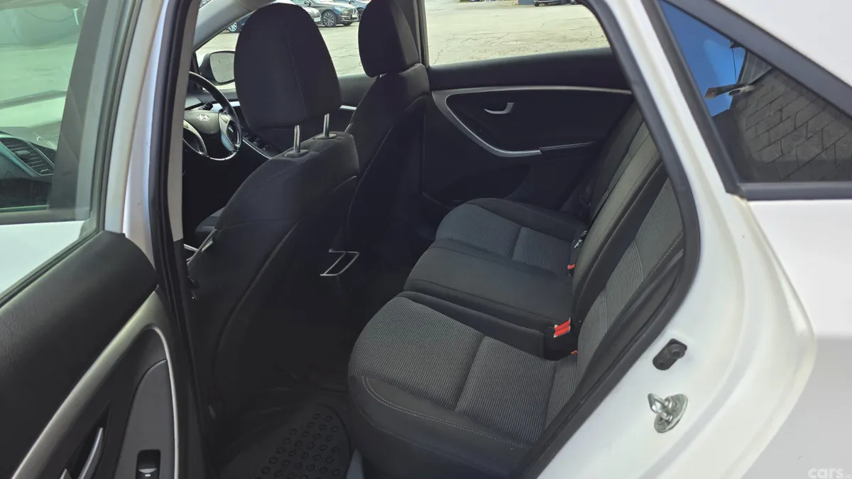 Hyundai i30 Hatchback, Petrol, 2013, White
