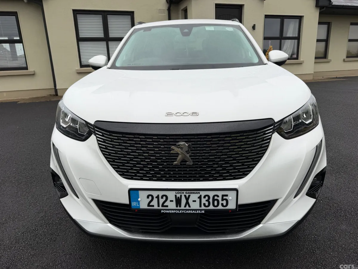 Peugeot 2008 MPV, Petrol, 2021, White