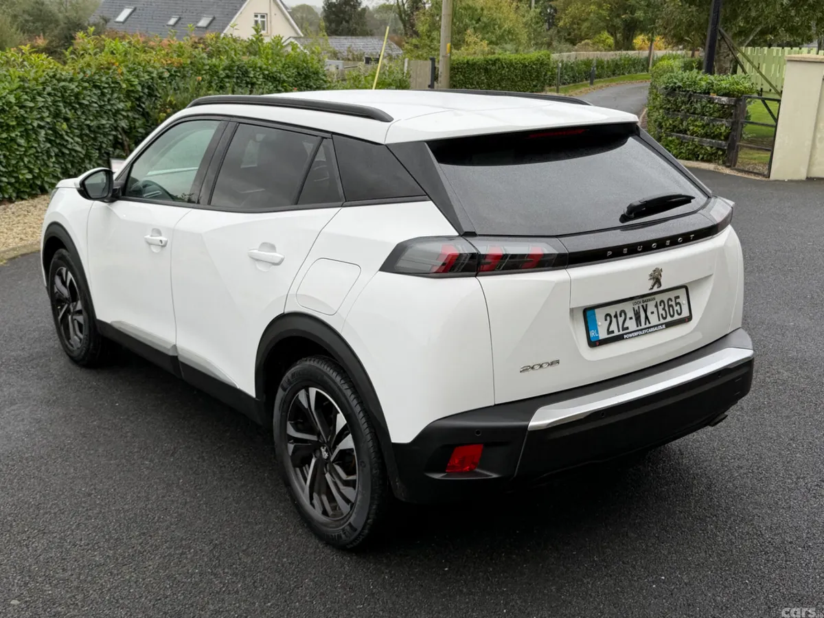 Peugeot 2008 MPV, Petrol, 2021, White