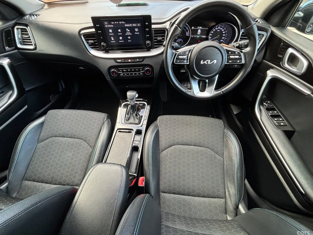 Kia XCeed Hatchback, Petrol Plug-in Hybrid, 2023, Black