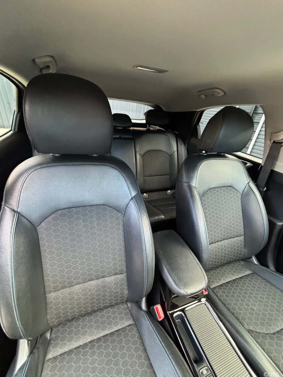 Kia XCeed Hatchback, Petrol Plug-in Hybrid, 2023, Black