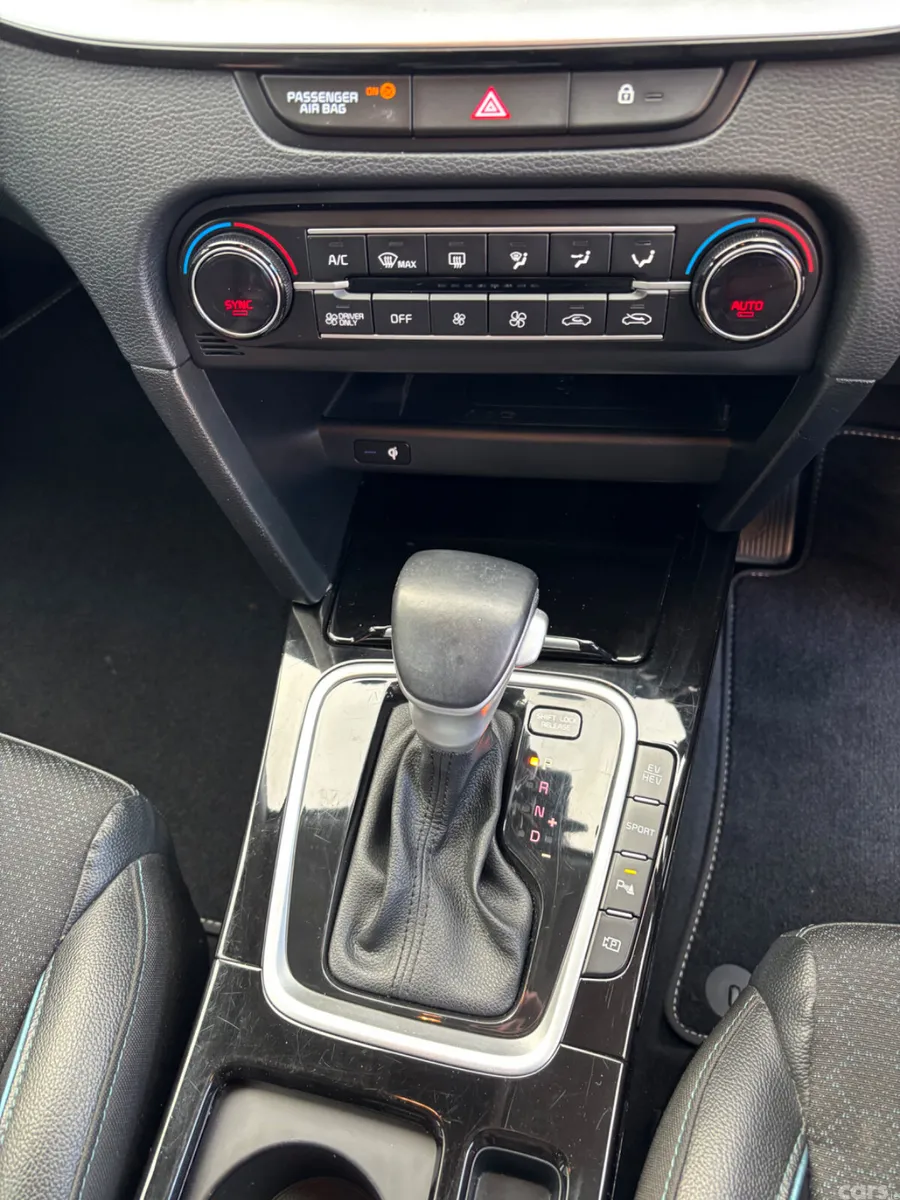Kia XCeed Hatchback, Petrol Plug-in Hybrid, 2023, Black