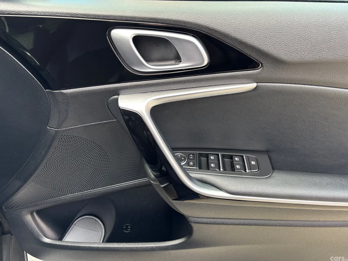 Kia XCeed Hatchback, Petrol Plug-in Hybrid, 2023, Black