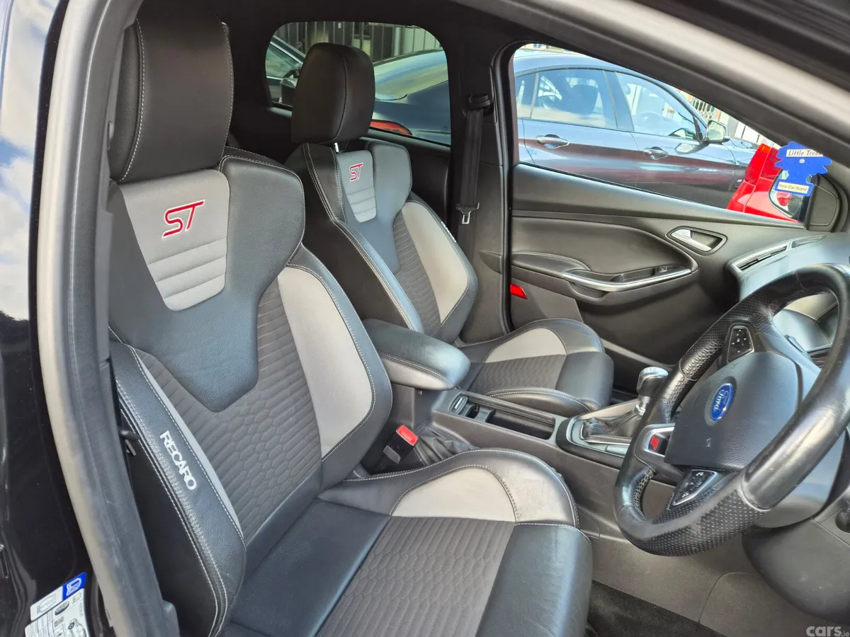 Ford Focus Hatchback, Diesel, 2016, Black