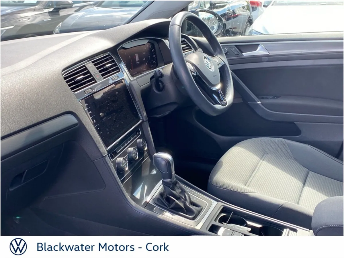 Volkswagen Golf Hatchback, Petrol, 2017, 