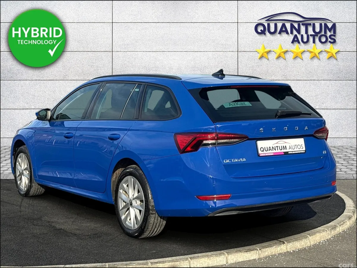 Skoda Octavia Estate, Petrol Plug-in Hybrid, 2023, Blue