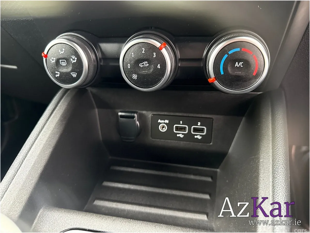 Renault Clio Hatchback, Petrol, 2023, Black