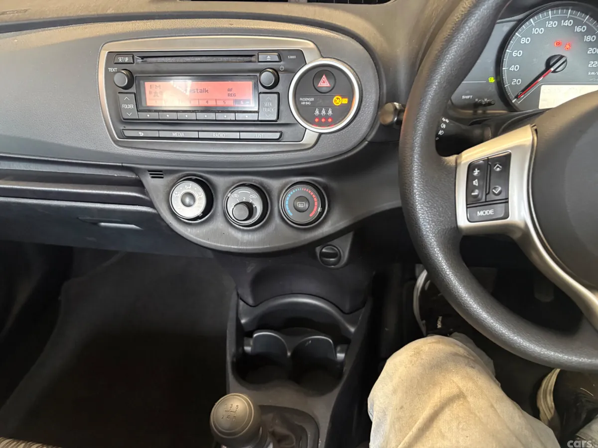 Toyota Yaris Hatchback, Petrol, 2014, Black