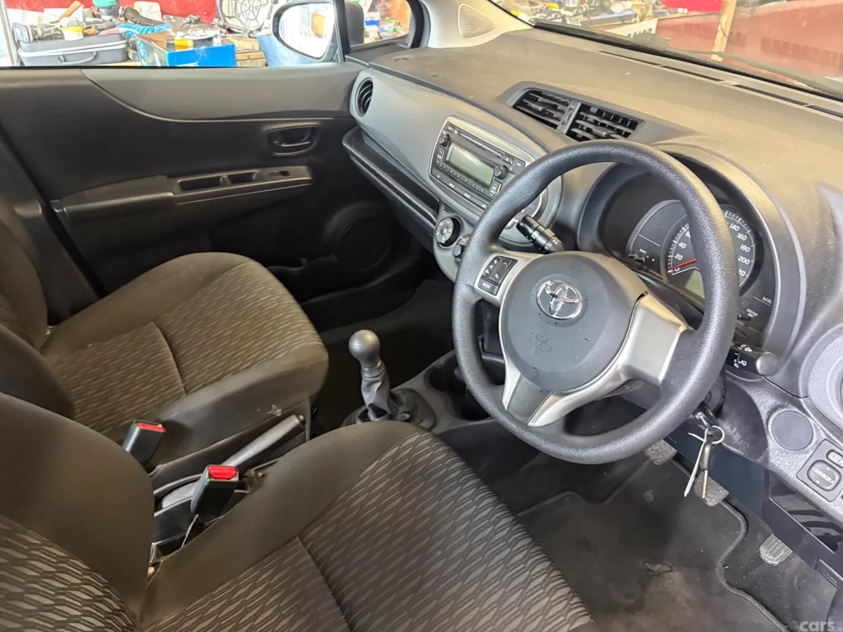 Toyota Yaris Hatchback, Petrol, 2014, Black