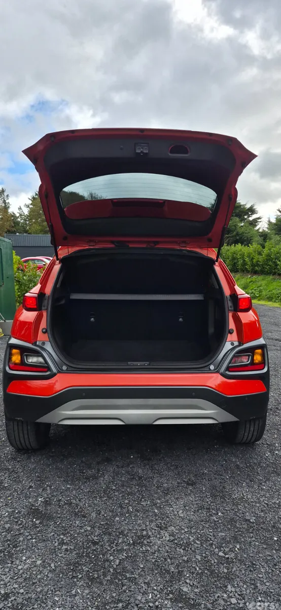Hyundai KONA MPV, Petrol, 2020, Orange