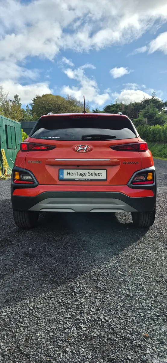 Hyundai KONA MPV, Petrol, 2020, Orange