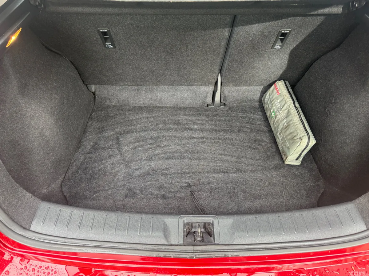 Nissan Pulsar Hatchback, Diesel, 2016, Red