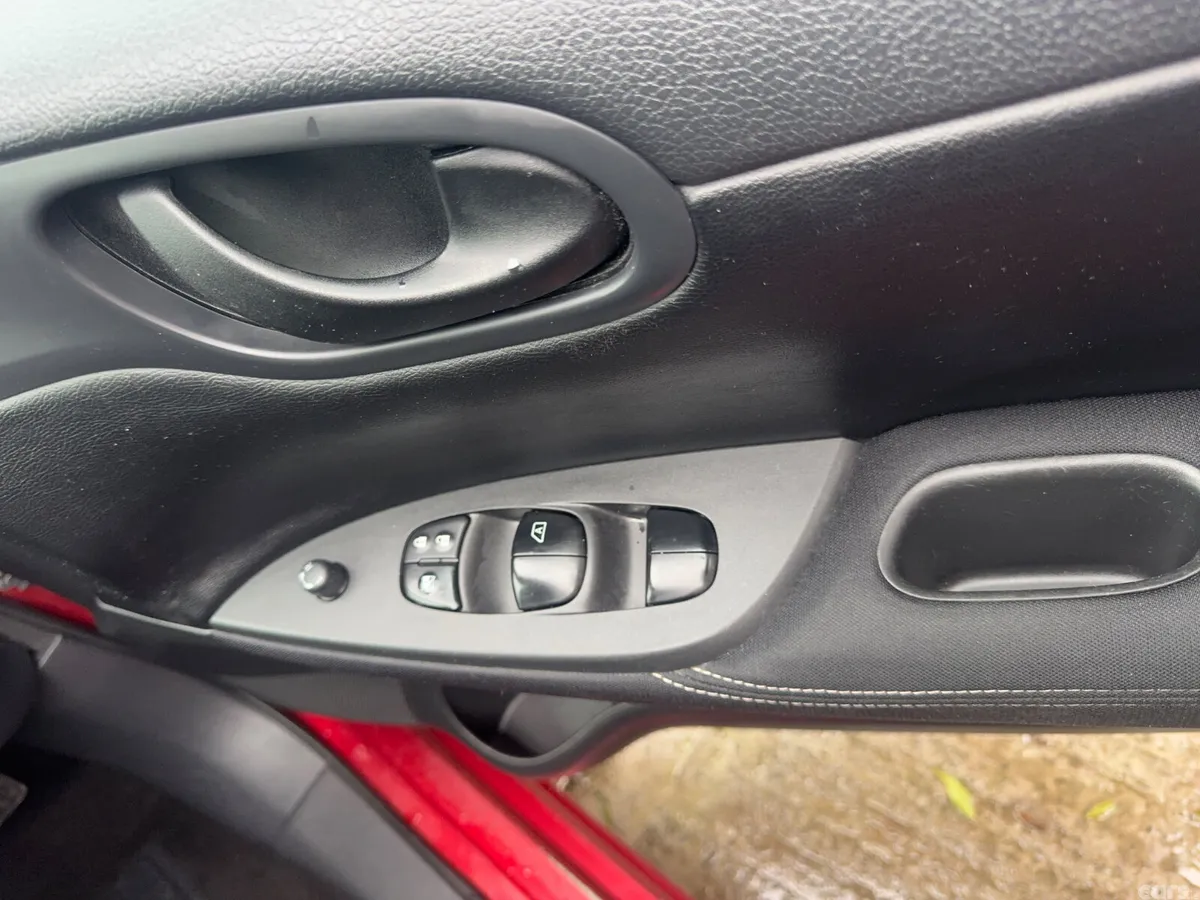 Nissan Pulsar Hatchback, Diesel, 2016, Red