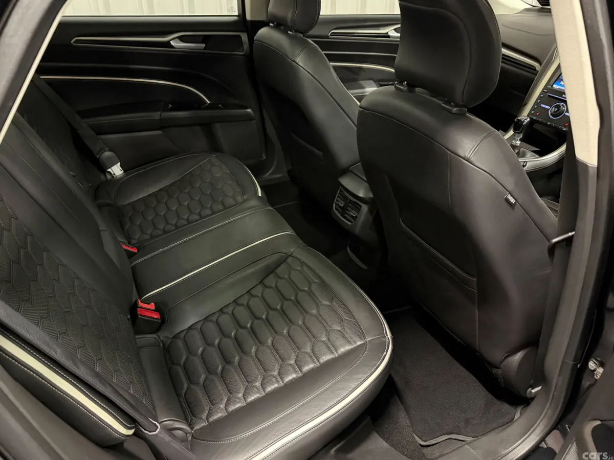 Ford Mondeo Saloon, Diesel, 2016, Black