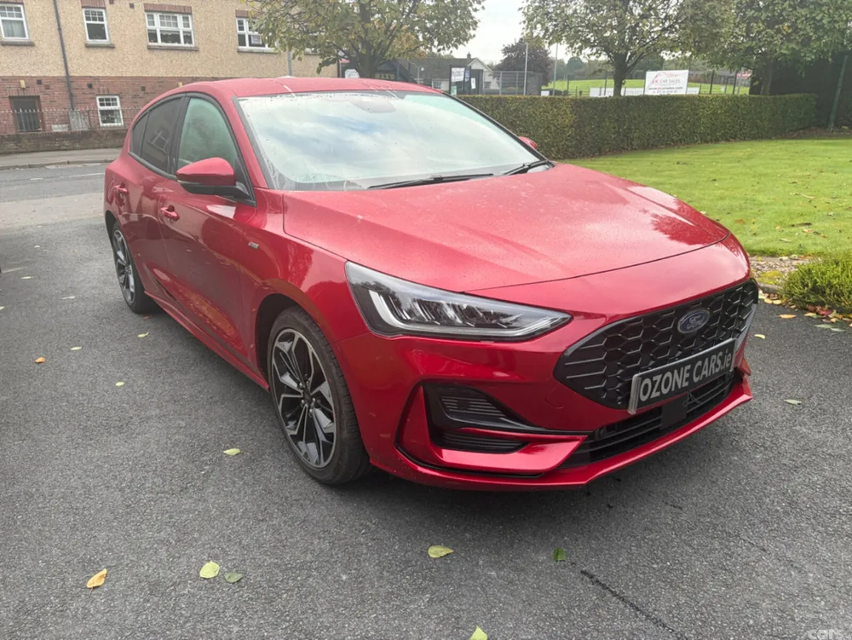Ford Focus Hatchback, Petrol Hybrid, 2023, Red