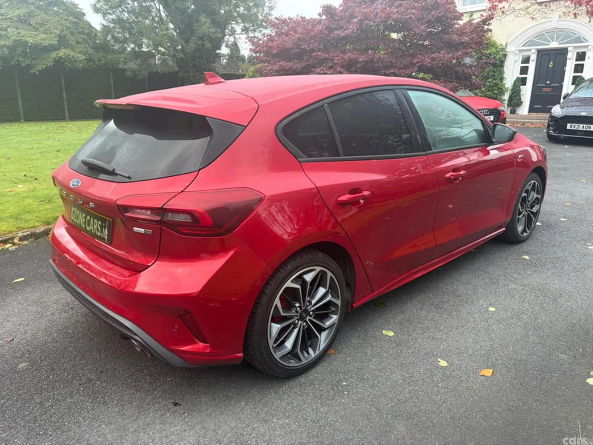 Ford Focus Hatchback, Petrol Hybrid, 2023, Red