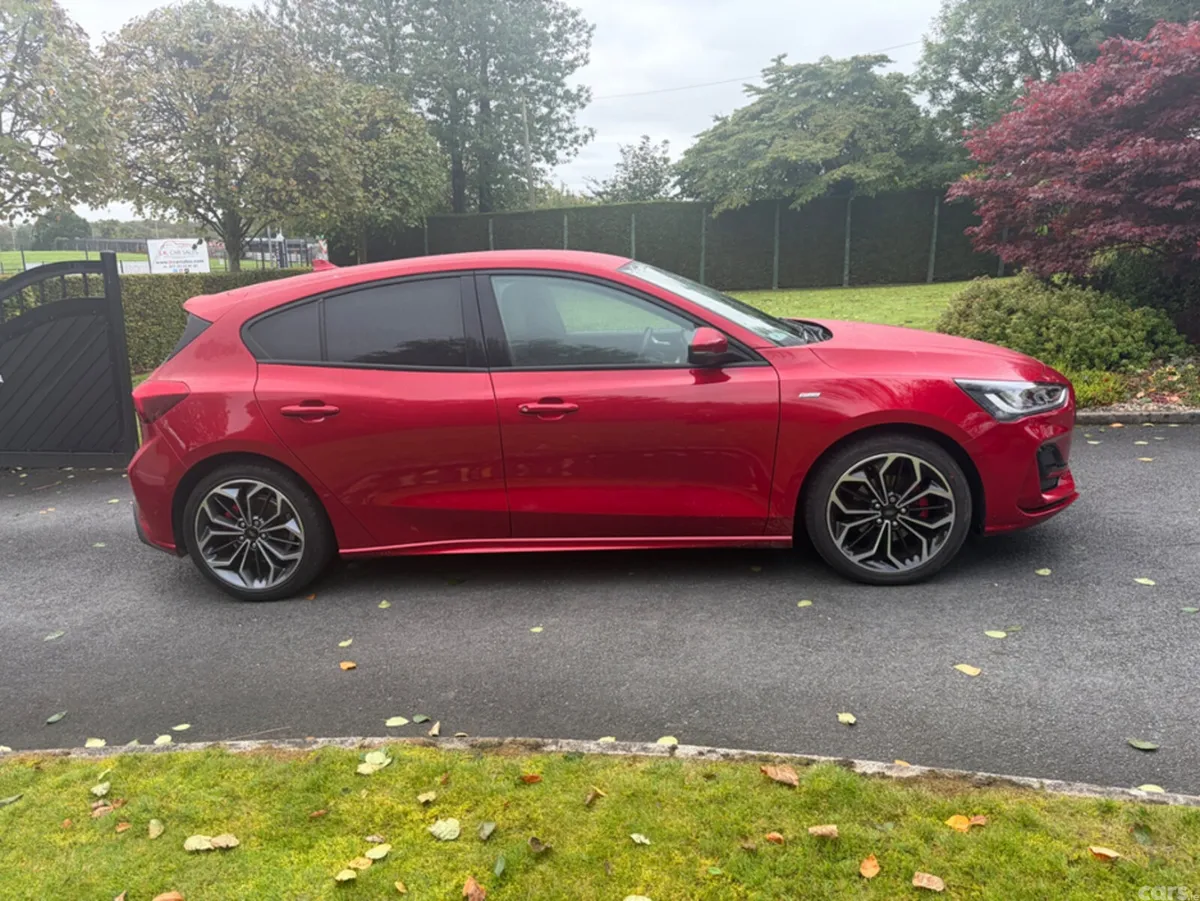 Ford Focus Hatchback, Petrol Hybrid, 2023, Red