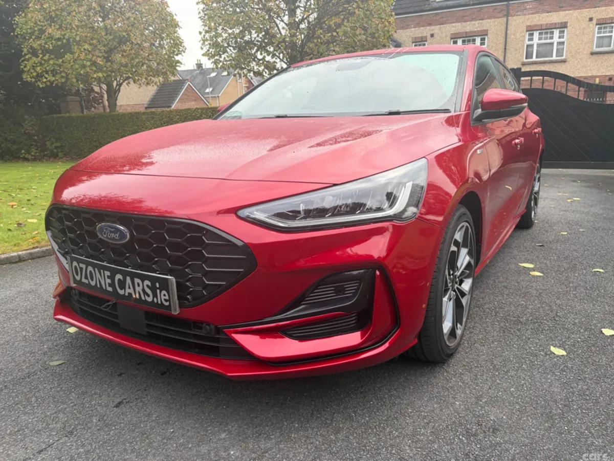 Ford Focus Hatchback, Petrol Hybrid, 2023, Red