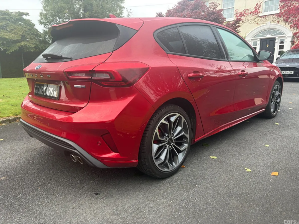 Ford Focus Hatchback, Petrol Hybrid, 2023, Red