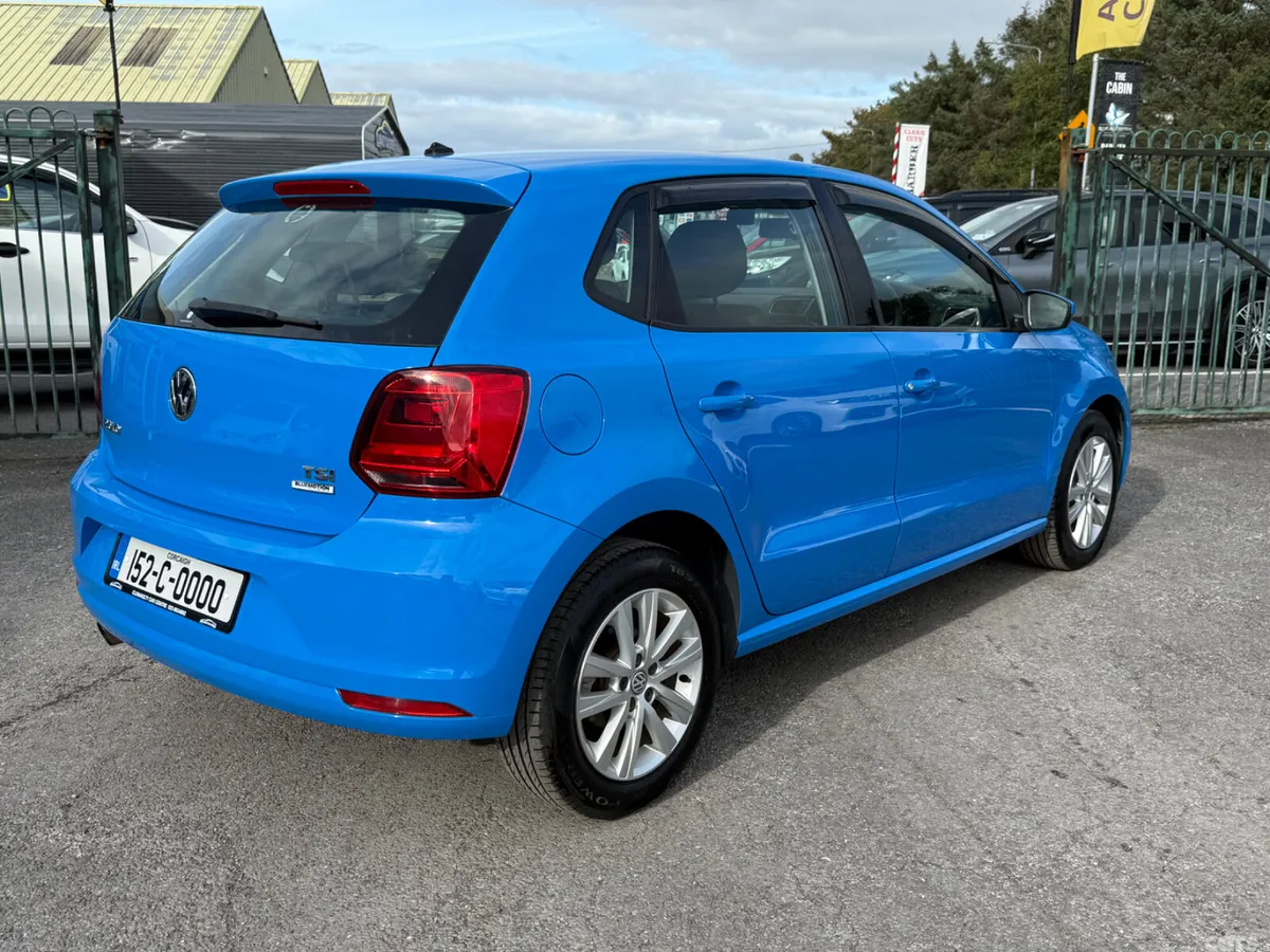 Volkswagen Polo Hatchback, Petrol, 2015, Blue