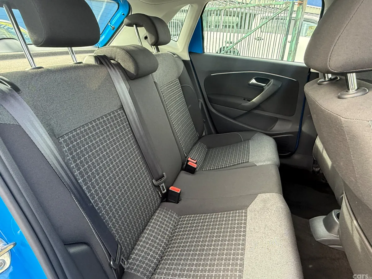 Volkswagen Polo Hatchback, Petrol, 2015, Blue