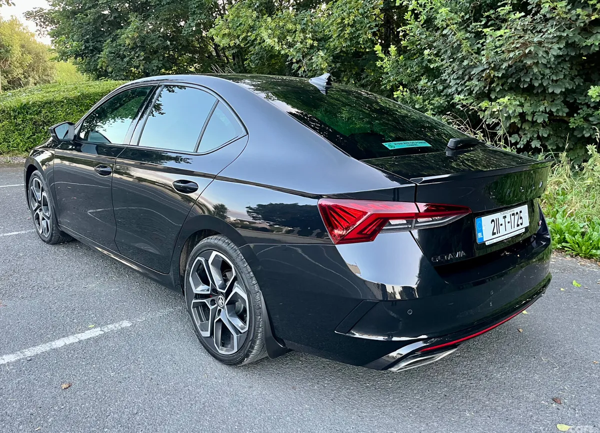 Skoda Octavia Saloon, Diesel, 2021, Black