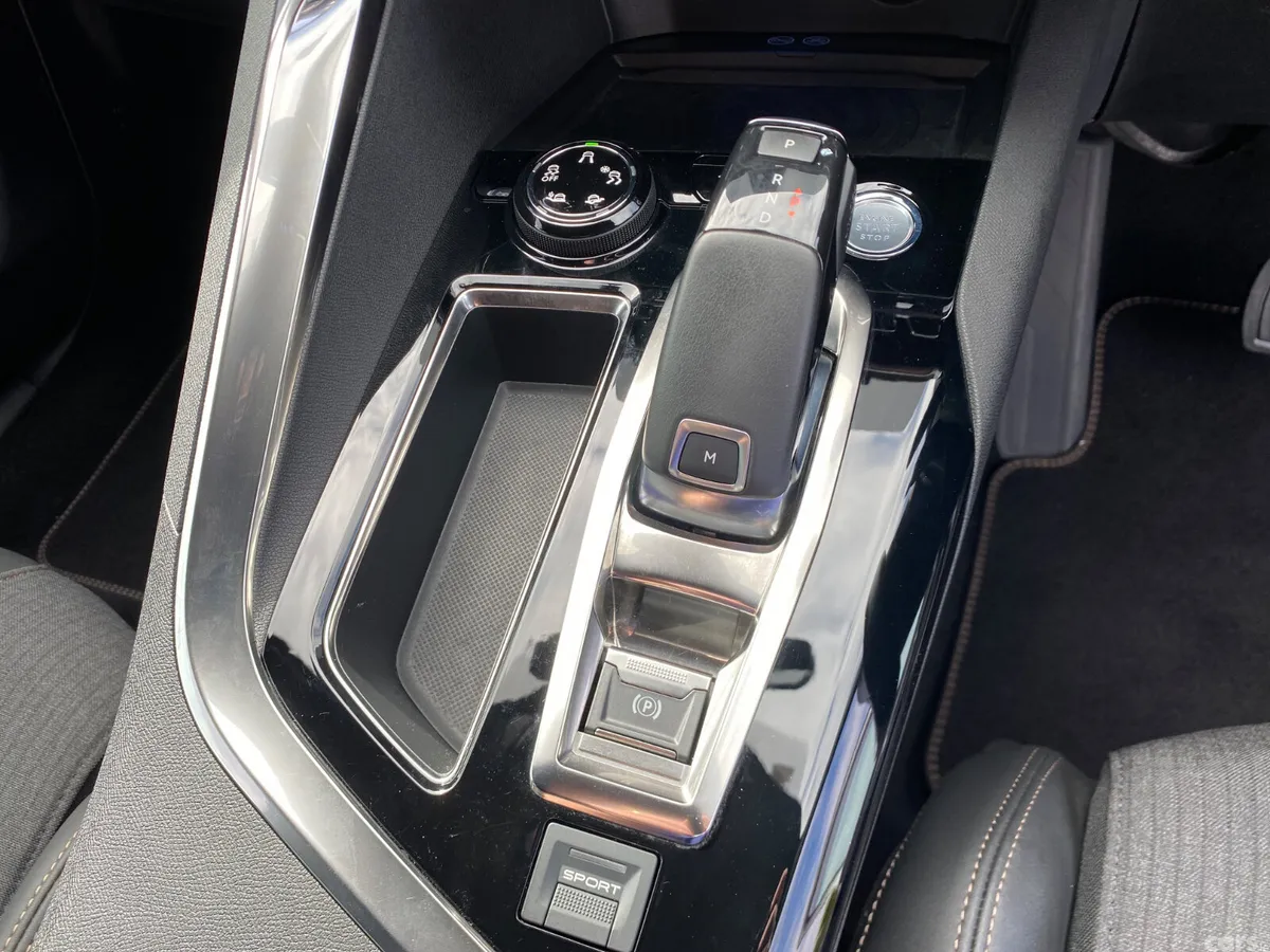 Peugeot 5008 MPV, Diesel, 2021, White