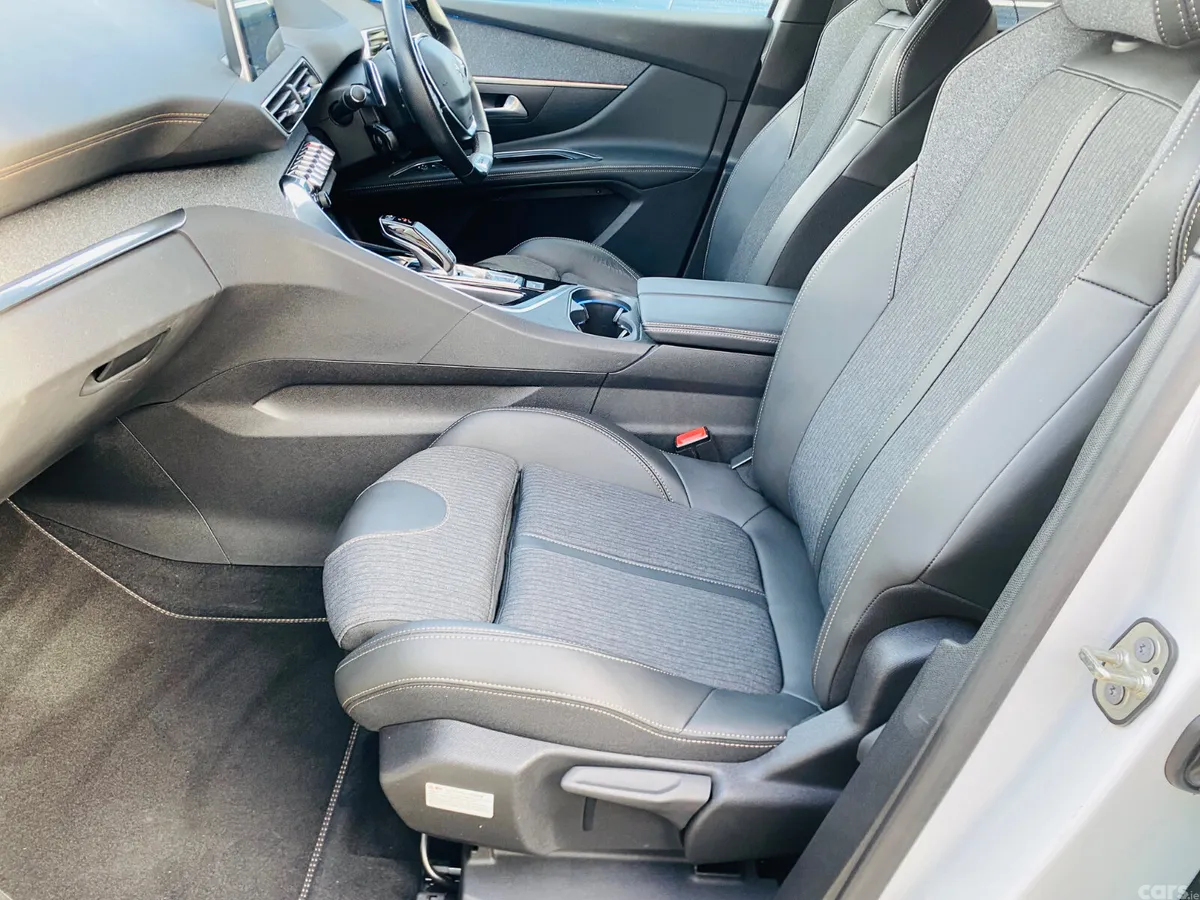Peugeot 5008 MPV, Diesel, 2021, White
