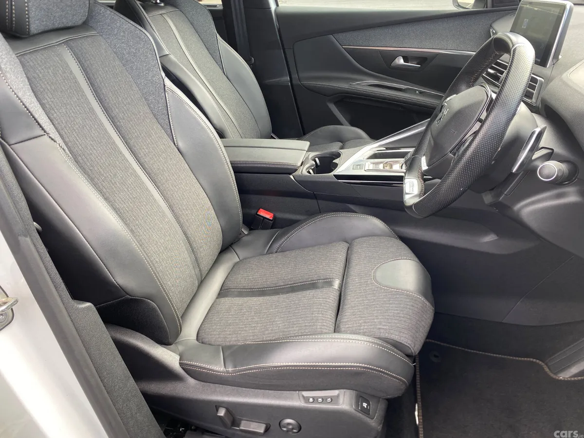 Peugeot 5008 MPV, Diesel, 2021, White