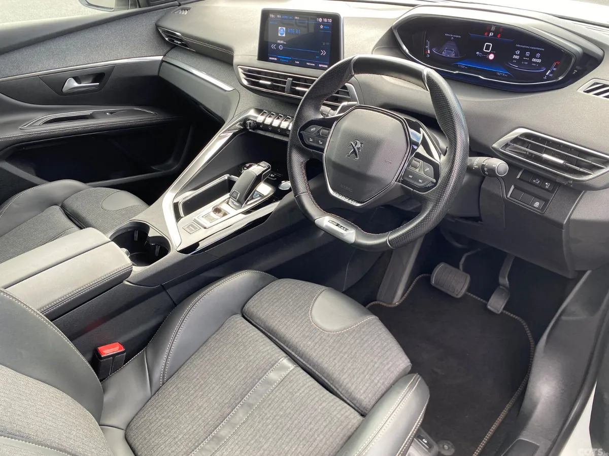 Peugeot 5008 MPV, Diesel, 2021, White